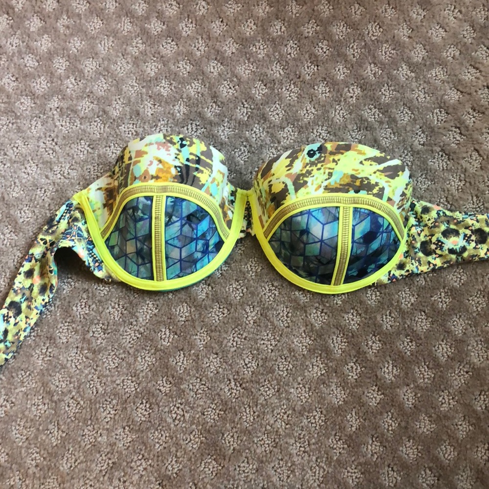 MAAJI bathing suit top